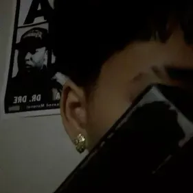 Julio: Retrato de compañero de DeepBrain AI para chat en línea gratuito y conversaciones abiertas