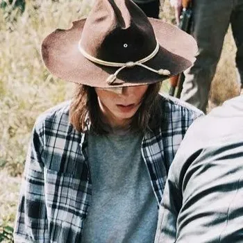 Carl Grimes: Multilingual AI conversation partner icon for global chat online services