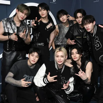 Stray Kids — Обморок на концерте: Настраиваемый аватар девушки/парня на основе искусственного интеллекта с реалистичными чертами личности	