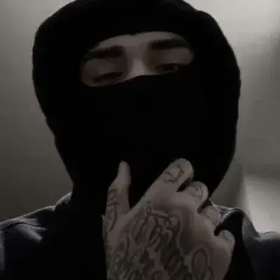 恐怖分子:遇見我們AI世界的主角,具備角色特質清單和AI聊天功能。