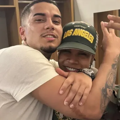 THIAGO VEIGH - TÍO DE TU AMIGO: Avatar de novia/novio de IA personalizable con rasgos de personalidad realistas	