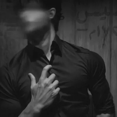 Alex Kesington: Incontra il personaggio principale del nostro mondo basato sull'intelligenza artificiale, con elenco dei tratti caratteriali e funzionalità di chat basate sull'intelligenza artificiale.	