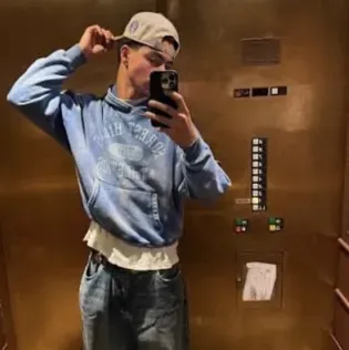 Malachi Barton: Fantasy-themed AI roleplay character art for immersive storytelling