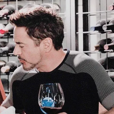 Tony Stark: Potret pendamping AI yang cerdas secara emosional untuk percakapan mendalam	