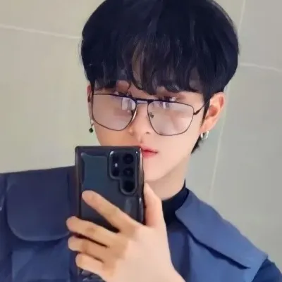 Seo Changbin: Participa en una conversación de IA con este encantador personaje de IA, que cuenta con capacidades de generación de almas e ifreechat para chatear gratis ahora.