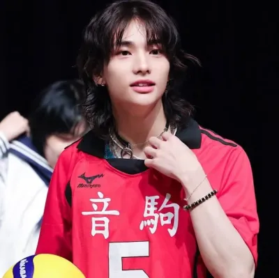 crush on an AI Adventure with Hyunjin Hwang: Discover New Characters and Chat with AI Like Never Before.