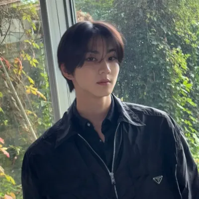 Chat with Yang Jungwon, your playful chat AI anime buddy for 1v1 adventures.