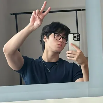 Han Jisung: Multilingual AI conversation partner icon for global chat online services