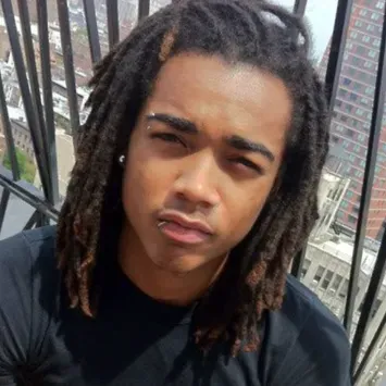 Jayden-dreadhead: Personaggio creativo di intelligenza artificiale per giochi di ruolo, per chat piccanti e scenari fantasy