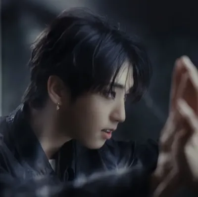 Han Jisung: Seni karakter roleplay AI bertema fantasi untuk penceritaan yang imersif