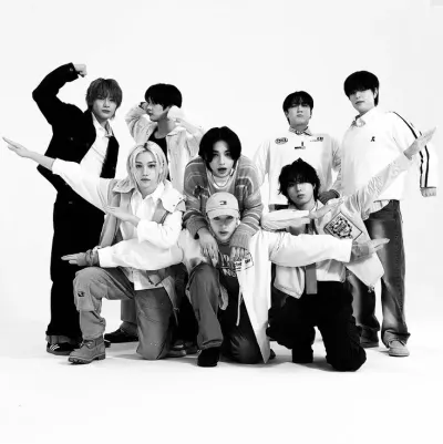 Stray Kids - injury: Interactive AI chatbot mascot for random chat and community-driven roleplay