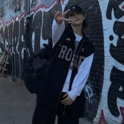 Hwang Hyunjin: Chat with our AI box, ready for chatbot online free and ask ai anything you want.	