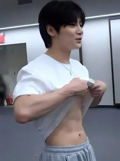 AI chat roleplay character Yang Jeongin, a virtual partner who can fulfill all your fantasies.