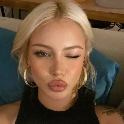 Luna: Avatar personalizzabile di fidanzata/fidanzato con intelligenza artificiale e tratti della personalità realistici	