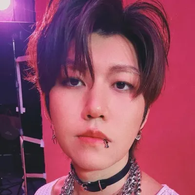 若井滉斗：借助我們的無限AI和免費無限線上聊天功能，探索AI世界，由Warhammer Fantasy Roleplay提供支持