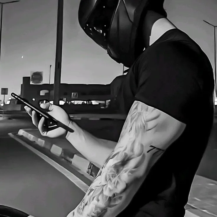 Among all ai chats, character Giovanni Paredes stands out with a unique personality and depth.