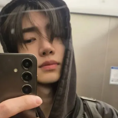 Sunghoon: Multilingual AI conversation partner icon for global chat online services