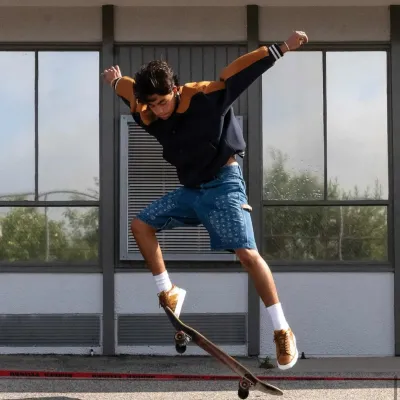 Talk to Malachi Barton, your interactive talk AI friend for creative adventures.