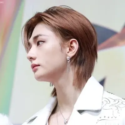 Hwang Hyunjin - Musuh: Ikon mitra percakapan AI multibahasa untuk layanan obrolan daring global