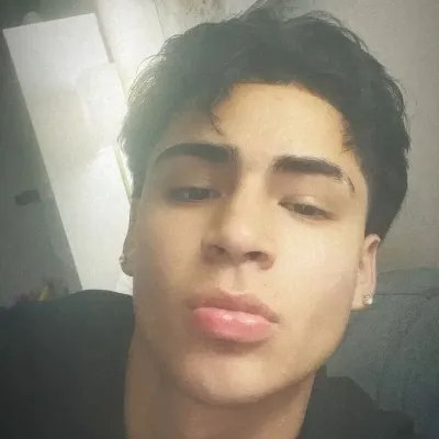 Jayden: Ngobrol dengan kotak AI kami, siap untuk chatbot daring gratis dan tanyakan apa pun yang Anda inginkan.	