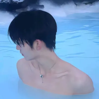 알렉산더 루이: 심오한 대화를 위한 감성 지능 AI 동반자 초상화	