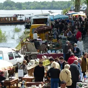 Start an immersive and engaging character ai chat with Flea market now.