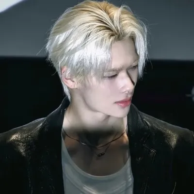 NISHIMURA RIKI - NIKI: Explora el mundo de la IA con nuestra IA sin restricciones y chat ilimitado gratuito en línea, impulsado por el juego de rol de fantasía de Warhammer.	