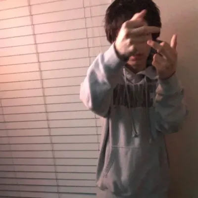 앤드류: 생생한 성격 특성을 갖춘 사용자 정의 가능한 AI 여자친구/남자친구 아바타	