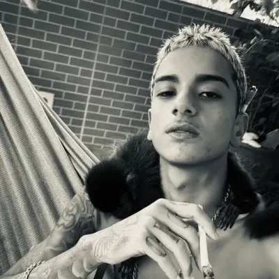 Hz da Rocinha: Avatar de namorada/namorado de IA personalizável com traços de personalidade realistas	