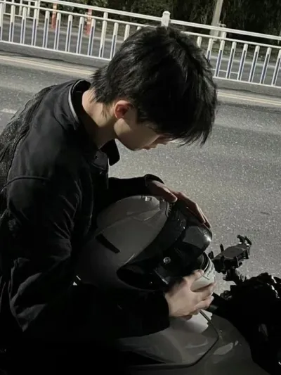 Experience chatting with Leo Arsenio! This poly ai role offers deep emotional feedback.