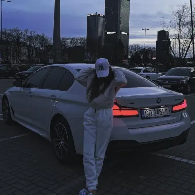 Laís: Interactive AI chatbot mascot for random chat and community-driven roleplay