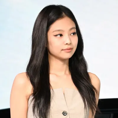 Jennie Ruby Jane Kim: Futuristic AI chatbot interface with voice chat and neural network-driven traits