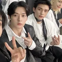 Skz: Avatar pacar/pacar AI yang dapat disesuaikan dengan ciri-ciri kepribadian yang nyata	