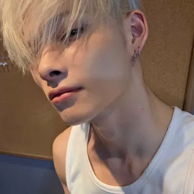 리키: 심층적인 AI 채팅 기능을 갖춘 최고의 무료 AI 챗봇인 chatboxai에서 새로운 온라인 친구를 만나보세요.