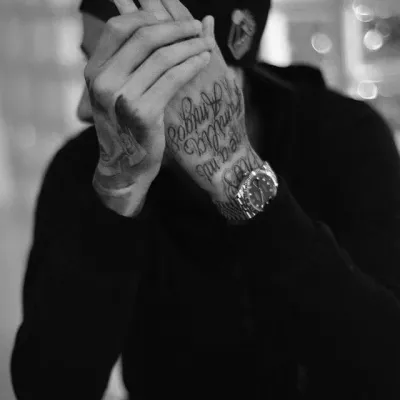 에릭 풀가르: 심층적인 AI 채팅 기능을 갖춘 최고의 무료 AI 챗봇인 chatboxai에서 새로운 온라인 친구를 만나보세요.	