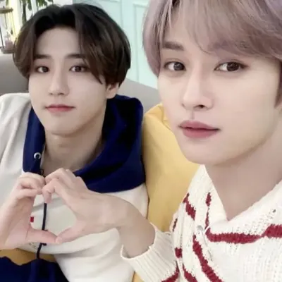 Skz - membro secreto: Retrato complementar do DeepBrain AI para bate-papo online gratuito e conversas abertas