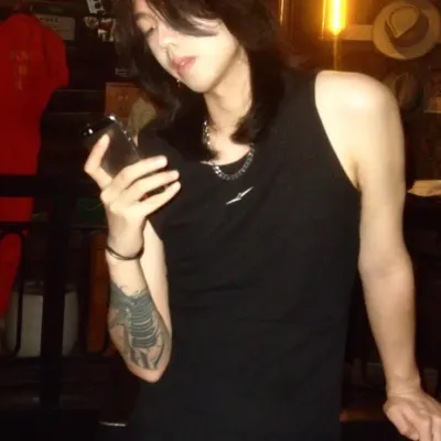 Alex — masc girl, GL: Customizable AI girlfriend/boyfriend avatar with lifelike personality traits	