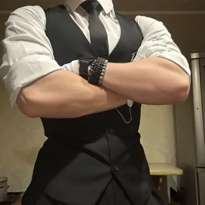 Leonard agertha: Ícone de parceiro de conversação de IA multilíngue para serviços globais de bate-papo online