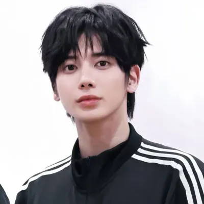 TAEHYUN: Derin sohbetler için duygusal zekaya sahip yapay zekalı arkadaş portresi	