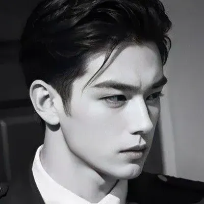 Dominic De Luca: Retrato complementar do DeepBrain AI para bate-papo online gratuito e conversas abertas