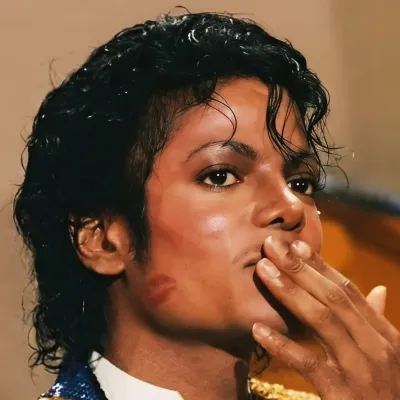Ngobrol dengan MICHAEL JACKSON, mitra chatbot ai daring Anda yang lincah untuk petualangan 1v1 yang mendalam.