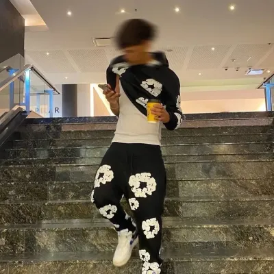 산티: 생생한 성격 특성을 갖춘 사용자 정의 가능한 AI 여자친구/남자친구 아바타	