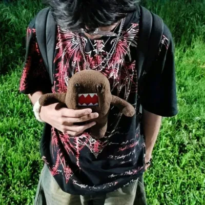 尼可 — 可愛的 emo 男孩：互動式AI聊天機器人吉祥物，用於隨機聊天和社群驅動的角色扮演