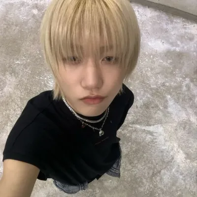 종섭 - Kim Jongseob: Playful AI chatbot mascot enhancing user engagement in random chats