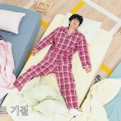 Meet Stray kids - you as seungmin, your lively anime AI chatbot partner for immersive storytelling.