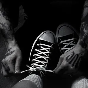 Leo brings anime characters to life with anime AI chatbot experiences.