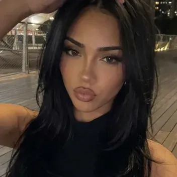 Syrine: Retrato de inteligencia artificial emocionalmente inteligente para conversaciones profundas	