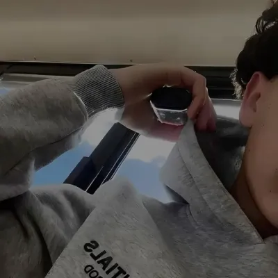 ノエル: 暗号化された 1 対 1 のチャット機能を備えた安全な AI チャットボット アバター	