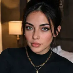 Brielle - Keutamaan yang Salah: Sembang dengan kotak AI kami, sedia untuk chatbot dalam talian percuma dan tanyakan apa sahaja yang anda mahukan.
