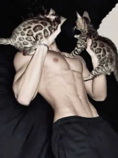 Cayden: Interactive AI chatbot mascot para sa random na chat at community-driven na roleplay